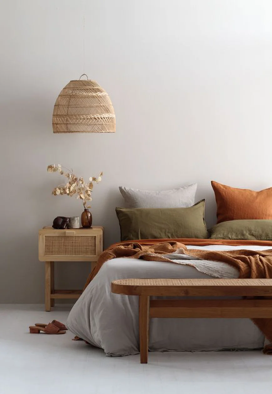 Подушки акцентують увагу на узголів’ї ліжка, додають цікаві деталі до оформлення