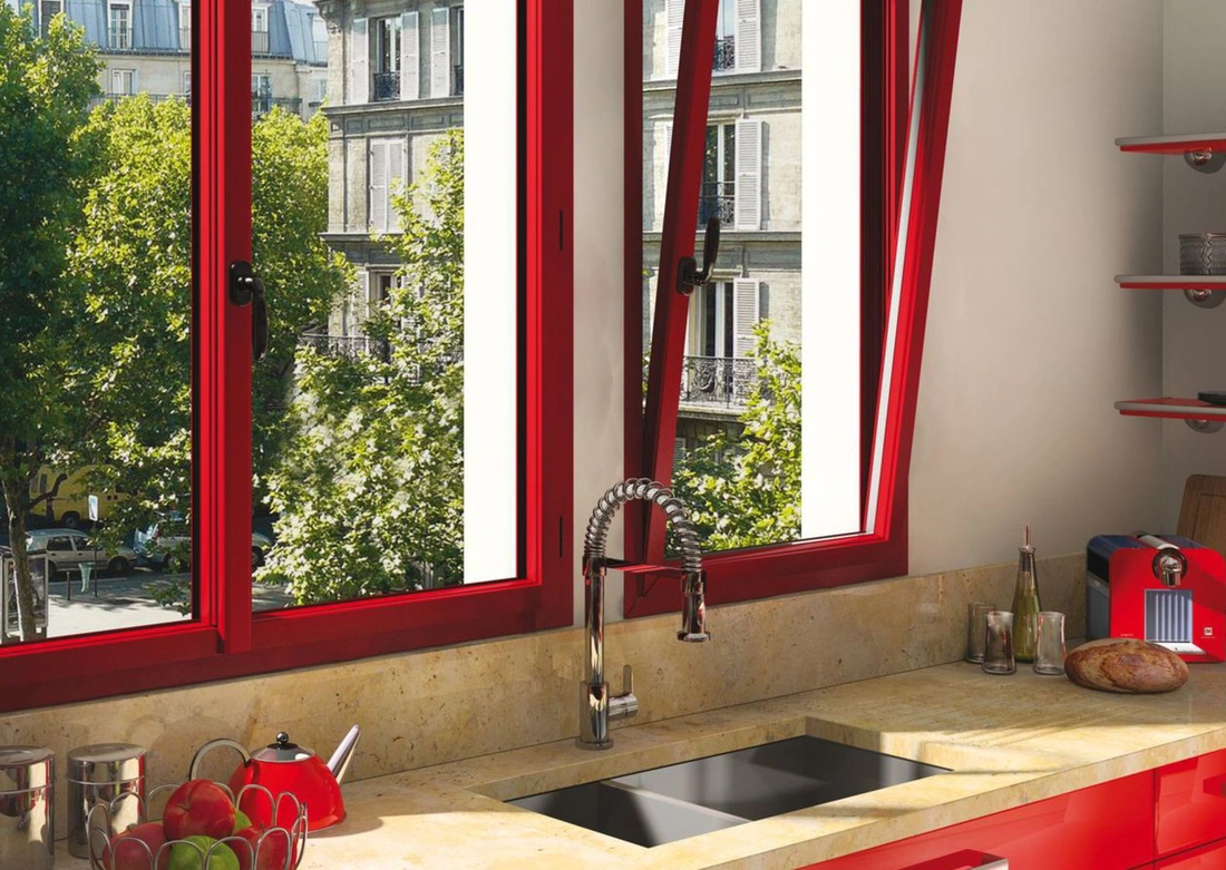 Красное металлопластиковое окно с двухсторонней ламинацией