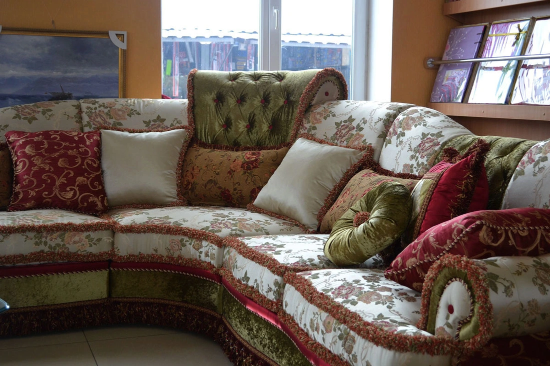 Декоративные подушки помогут расставить акценты, сделают оформление комфортным и завершенным. 