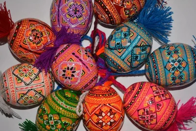 Писанки, расписанные вручную