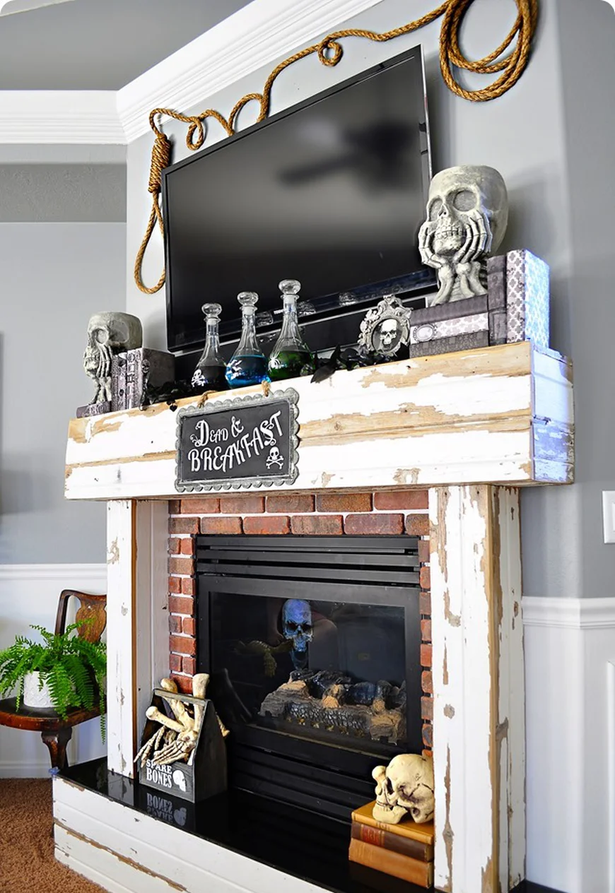 Каминная полка с черепами и костями