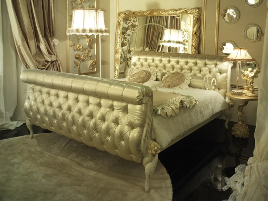 Спальня в золоте в стиле арт-деко.