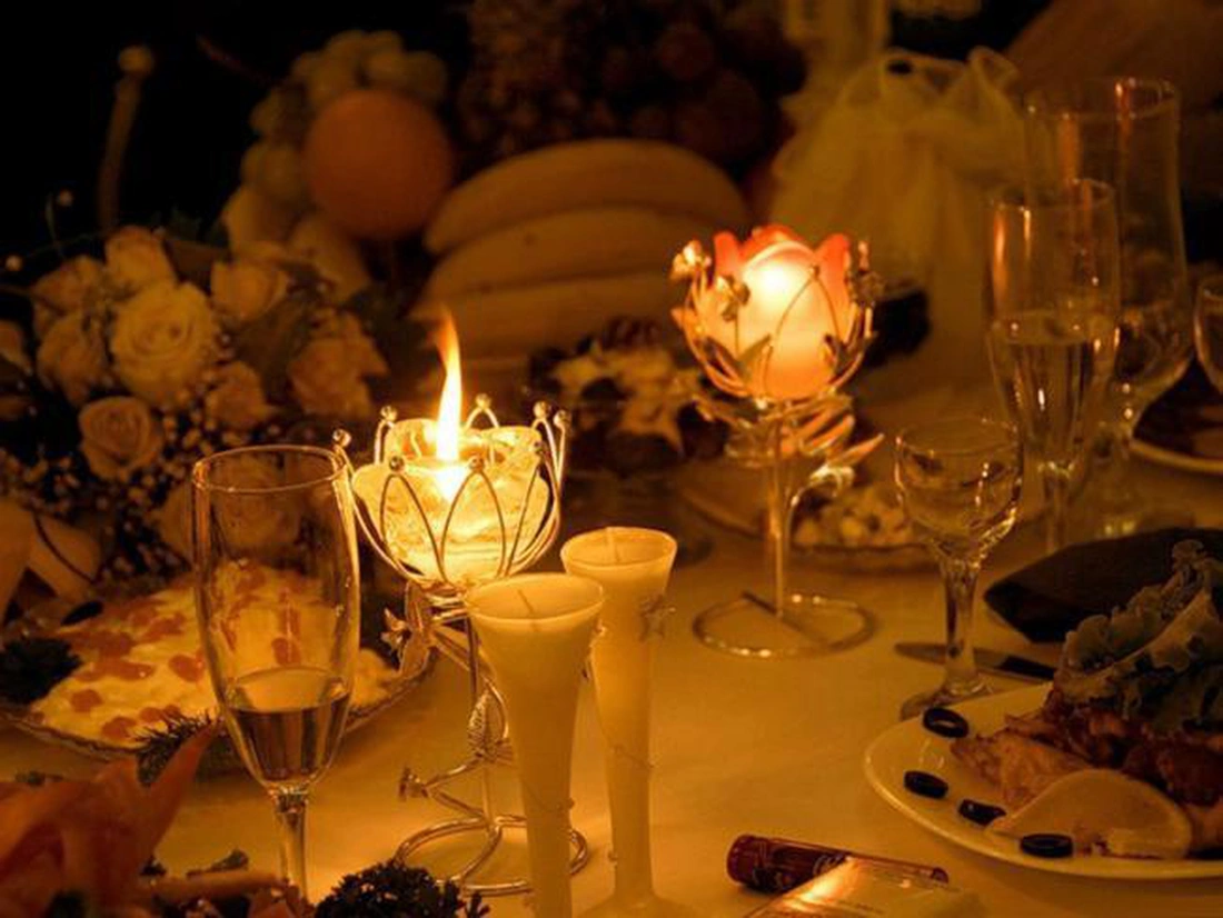 Романтический ужин при свечах! Удивите свою вторую половинку и еще раз признайтесь в своей любви. 