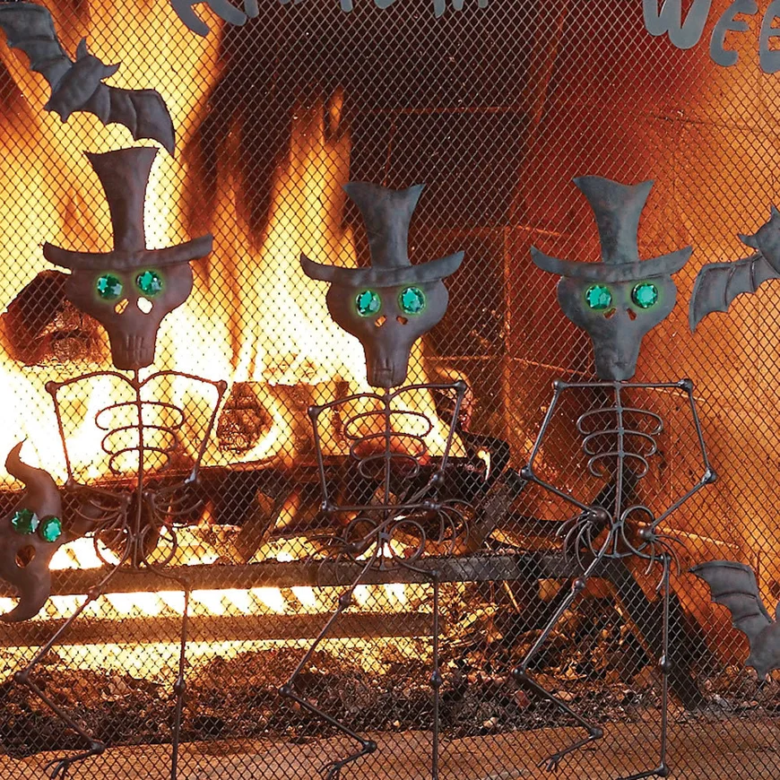 Скелеты на каминной решетке