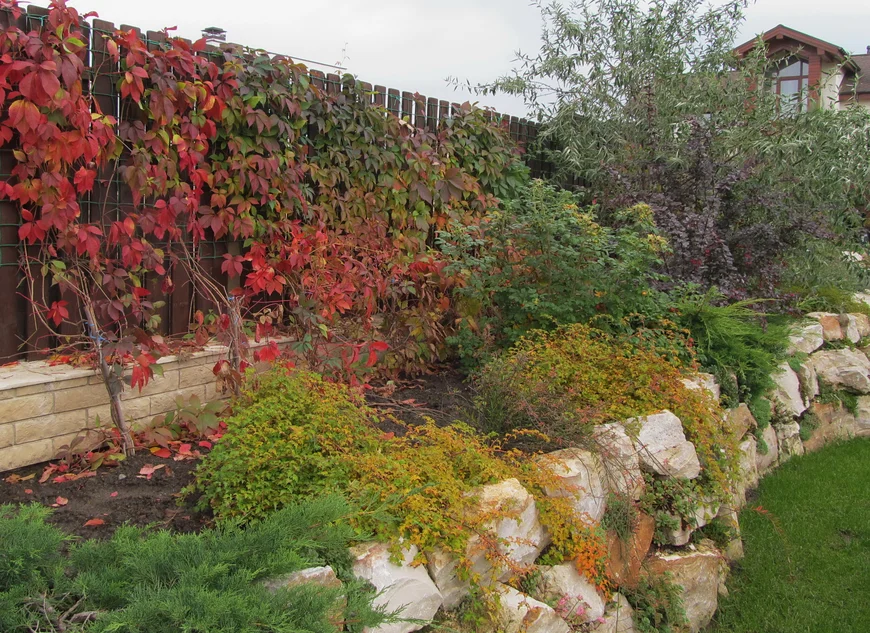 Для фундамента можно использовать щебеночно-песчаную засыпку. 