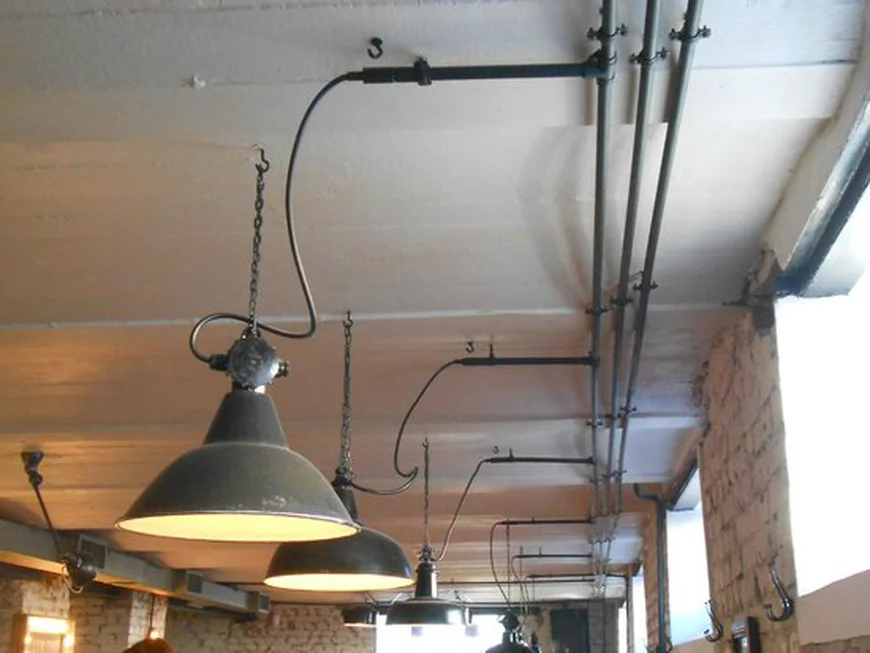 Прокладка електричної проводки.