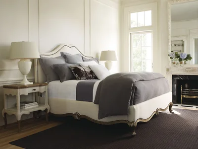 "Мебельная строчка" из декоративных гвоздей - часть традиционного английского стиля.