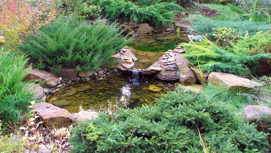 Водопад в японском саду Водопад в японском саду