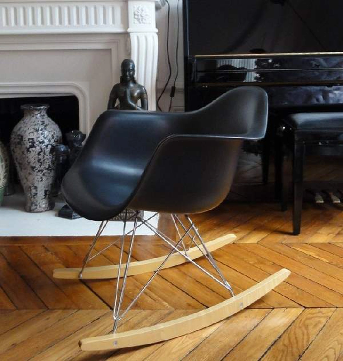 Стілець-крісло Eames Plastic Armchair
