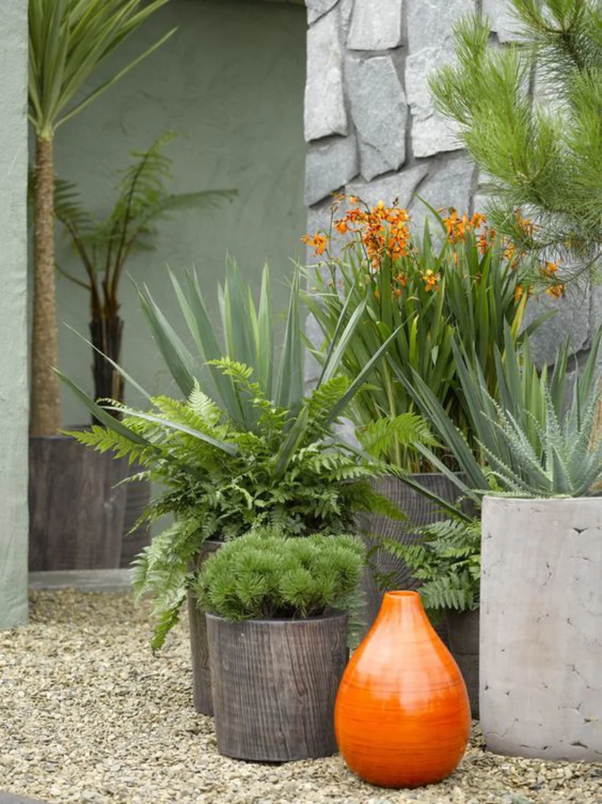 Цветочные вазоны из разных материалов