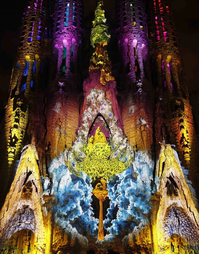 Подсветка во время светового шоу"Montreal Signe Ode a la Vie"