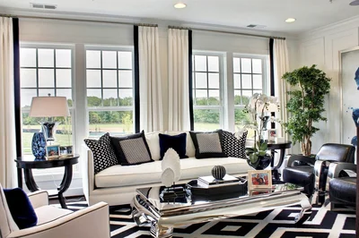 пол с контрастным графическим рисунком, который может повторять рисунок или узоры обоев, обивки мебели или штор. 