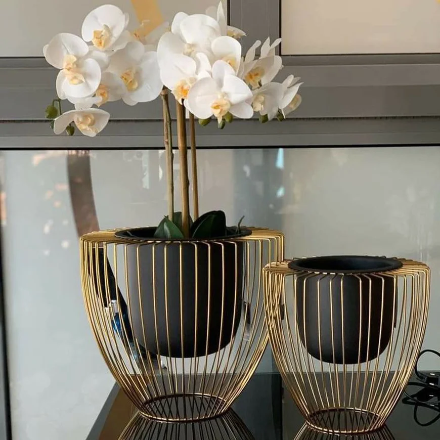 Металеві кашпо для кімнатих рослин