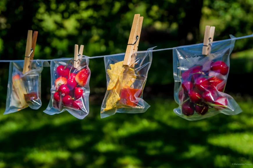 Индивидуальные пакеты с ягодами и снеками