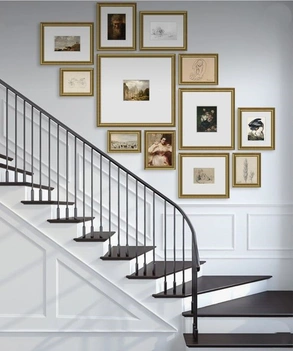 Прикрашаємо стіну біля сходів знімками