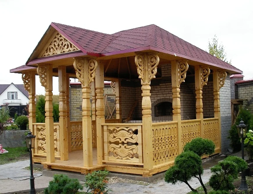 Обязательный материал для таких беседок – это дерево или оцилиндрованный брус Обязательный материал для таких беседок – это дерево или оцилиндрованный брус